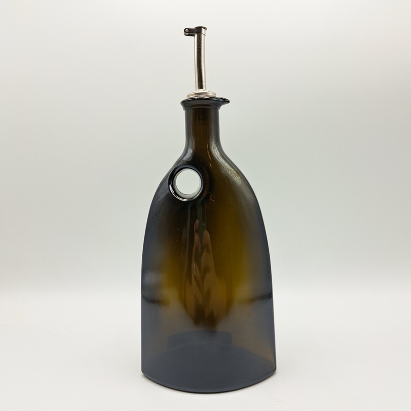 Oliera forata in vetro scuro da 500 ml con versatore