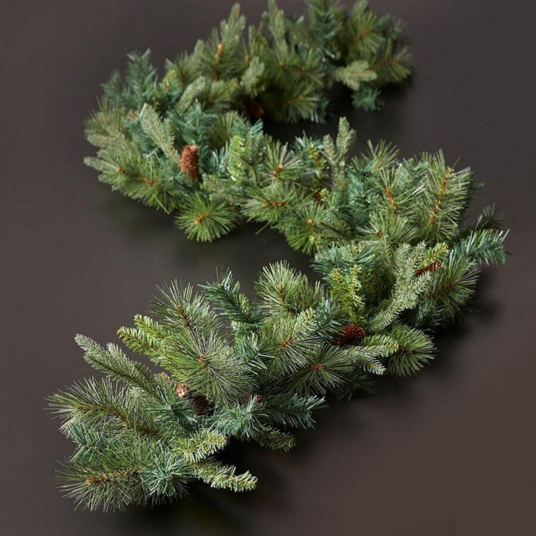 Festone di pino artificiale con pigne