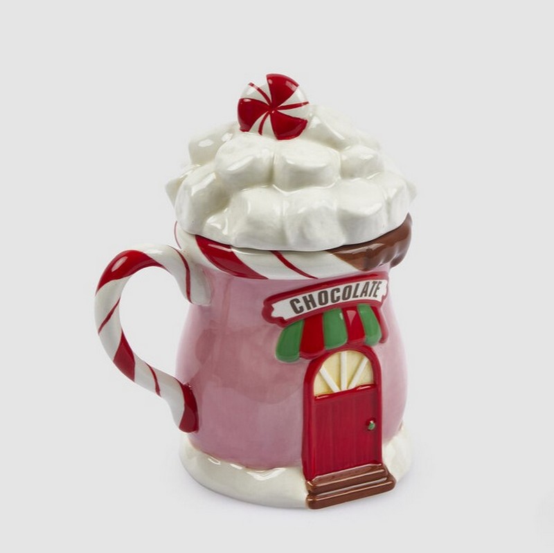 Tazza mug natalizia in ceramica a forma di casetta rosa con scritta “Chocolate” e coperchio con panna montata