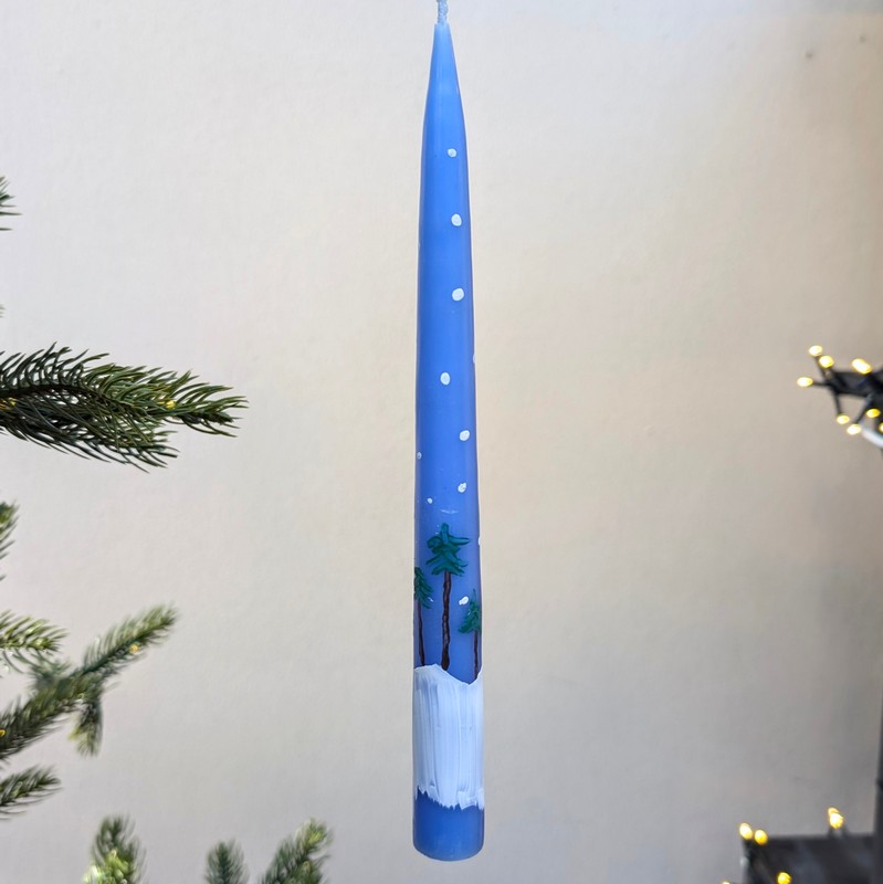 Candela natalizia dipinta a mano decorata con pupazzo di neve e paesaggio innevato, colori assortiti