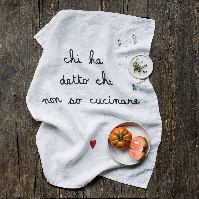 Asciugapiatti in lino decorato con cuore e scritta “Chi ha detto che non so cucinare”