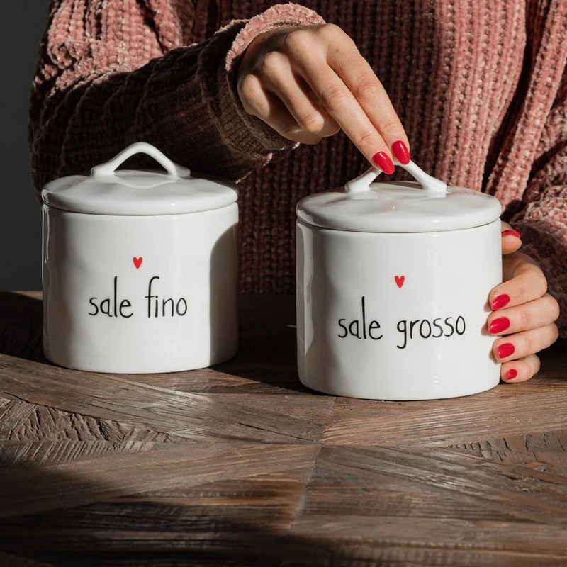 Barattolo con coperchio in gres bianco decorato con cuore e scritta “Sale grosso”