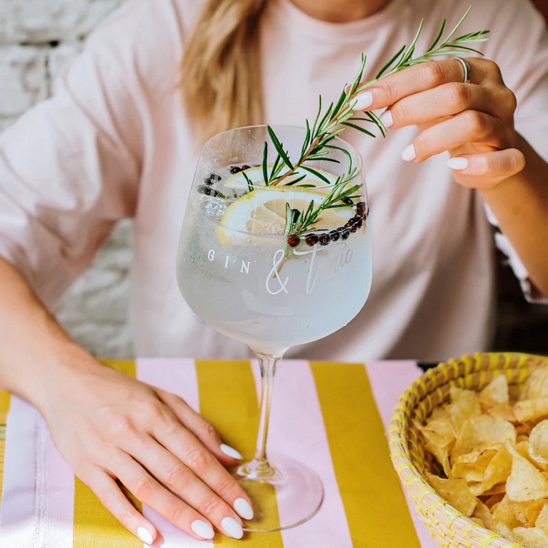 Set 2 calici in vetro decorati con scritta “Gin & Tonic” da 82 cl ciascuno