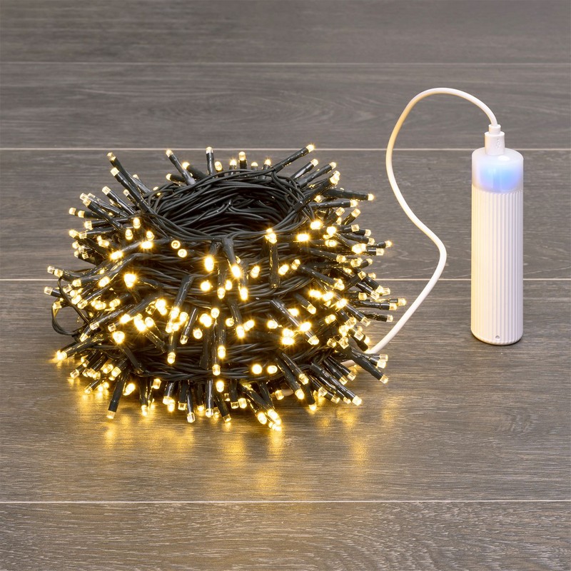 Catena luminosa da 400 led ad uso interno ed esterno, con 8 giochi di luce, opzione timer e filo verde, batteria ricaricabile con cavo MicroUSB (incluso)