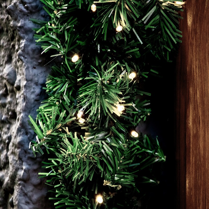 Catena luminosa da 180 led ad uso interno ed esterno, con 8 giochi di luce, opzione timer e filo verde
