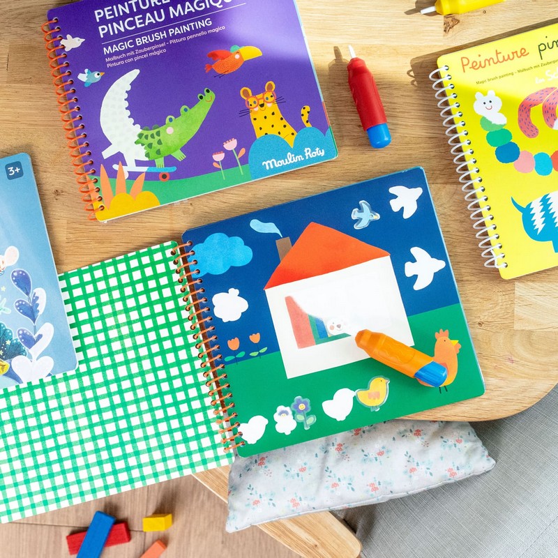 Gioco per bambini libro magico a tema animali con pennello che colora con l'acqua