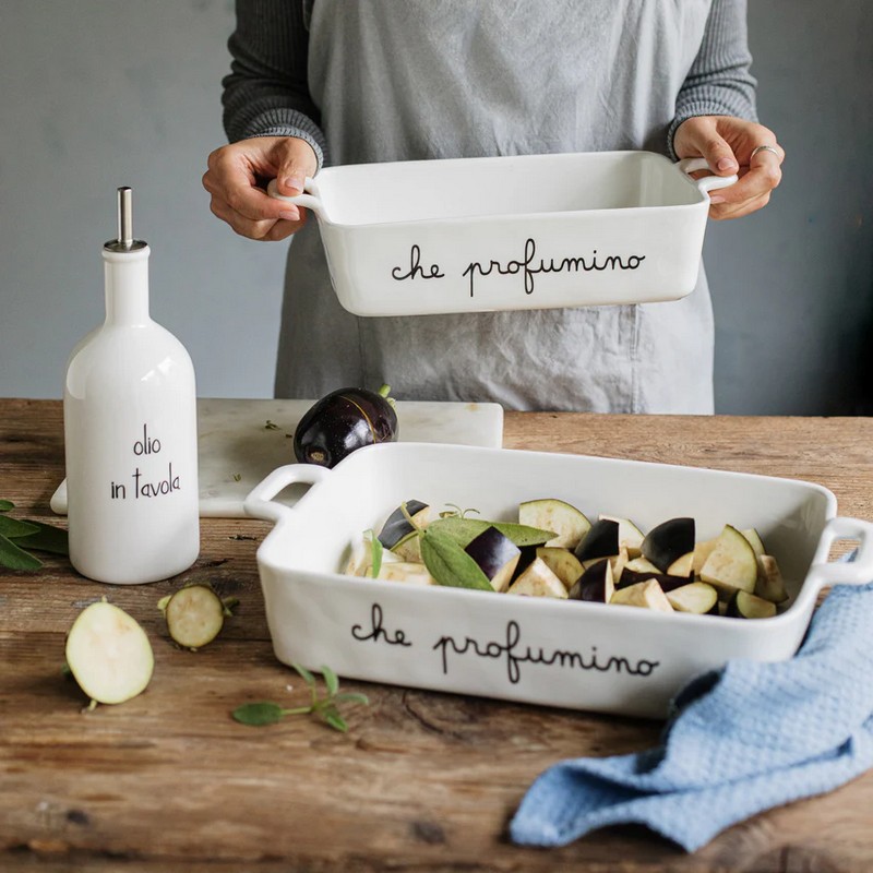 Pirofila bianca in gres decorata con scritta “Che profumino”