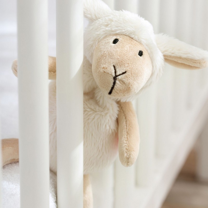 Morbido peluche a forma di agnello con imbottitura di perline