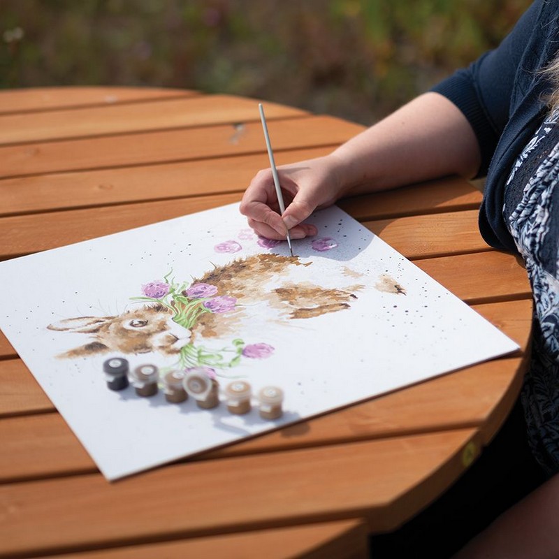 Set tavolozza, colori e pennelli con coniglio da pitturare seguendo i numeri, il tutto contenuto in una confezione regalo decorata