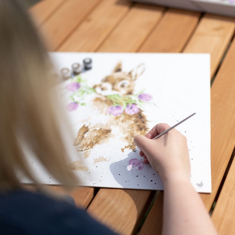 Set tavolozza, colori e pennelli con coniglio da pitturare seguendo i numeri, il tutto contenuto in una confezione regalo decorata