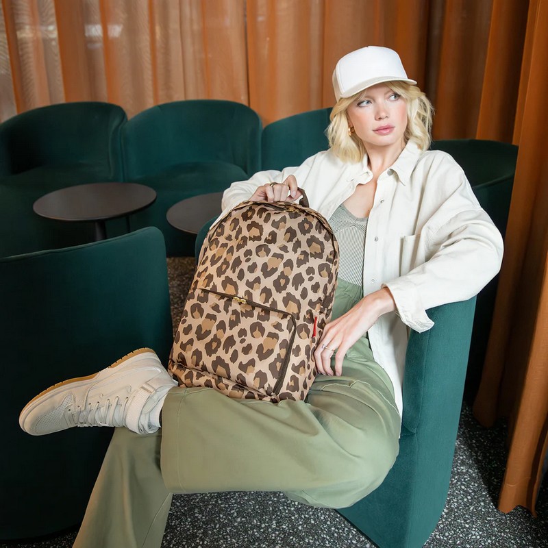 Zaino pieghevole idrorepellente con decoro leopardato, richiudibile nella sua tasca esterna per ridurre al minimo l'ingombro