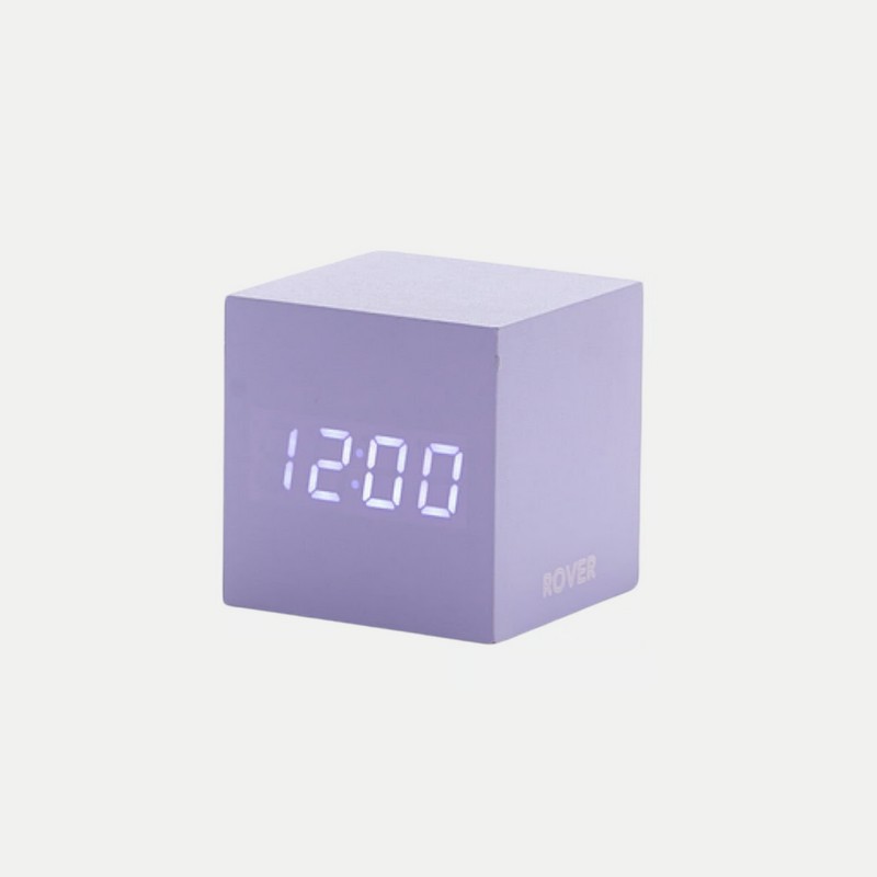 Orologio-sveglia digitale in legno lilla con display LED e temperatura, a doppia alimentazione: cavo USB (incluso) o 3 pile AAA (mini stilo, non incluse)