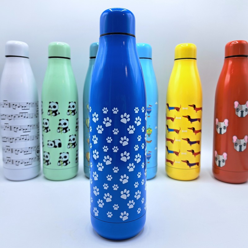 Bottiglia termica da 500 ml blu decorata con impronte di animali