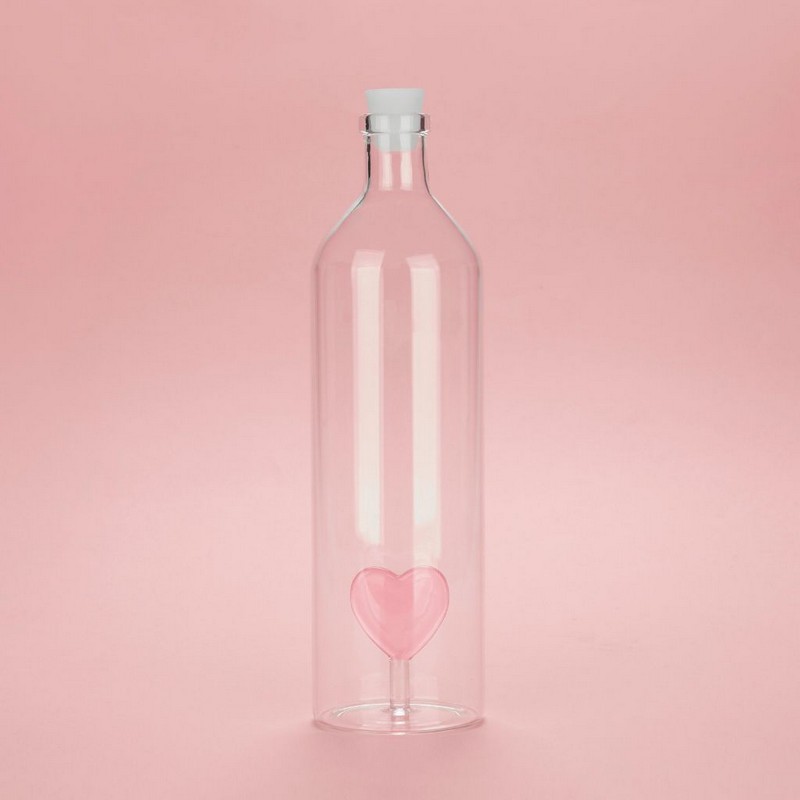 Bottiglia in vetro borosilicato con tappo e decoro interno fatto a mano a forma di cuore
