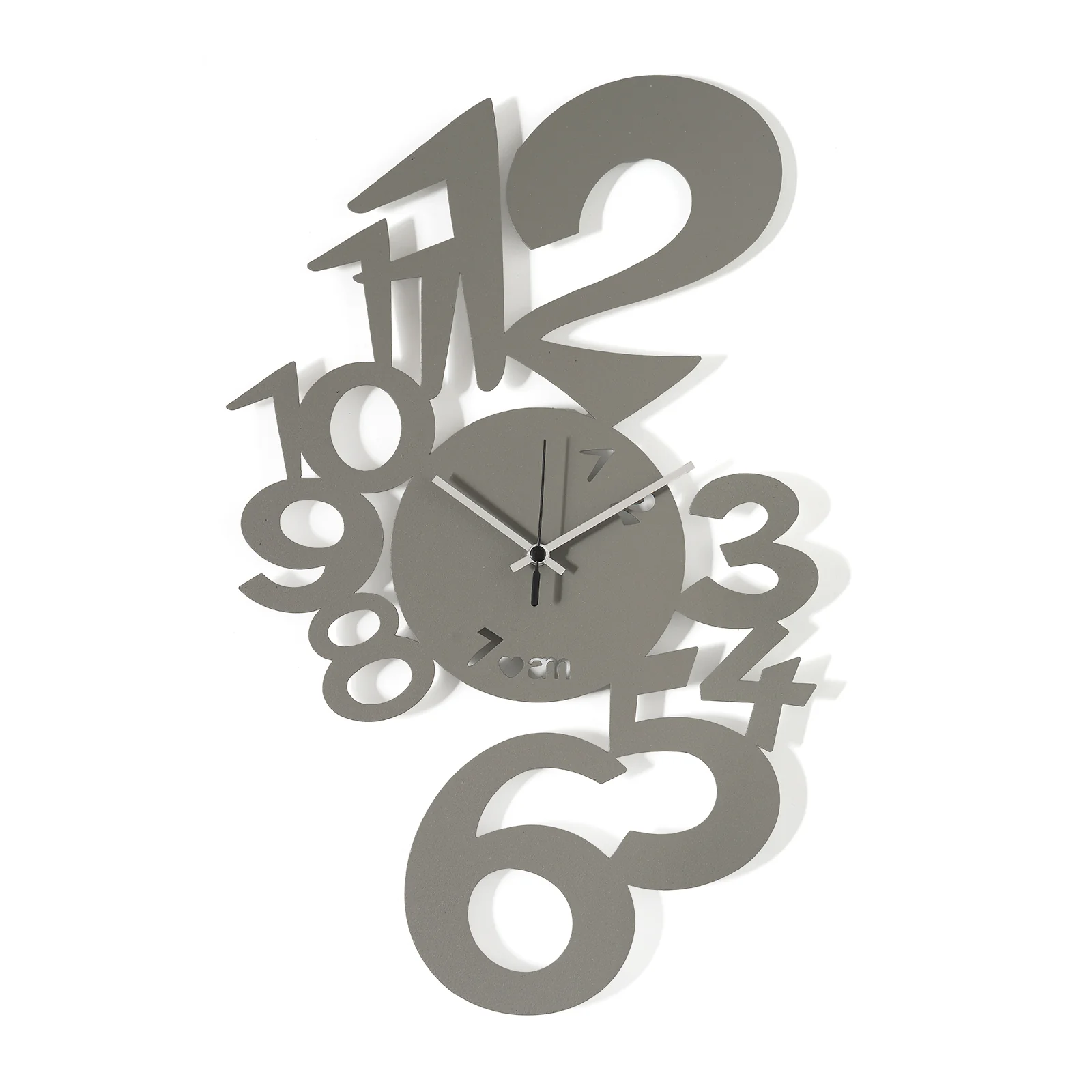 Orologio da parete in ferro color fango decorato con numeri grandi