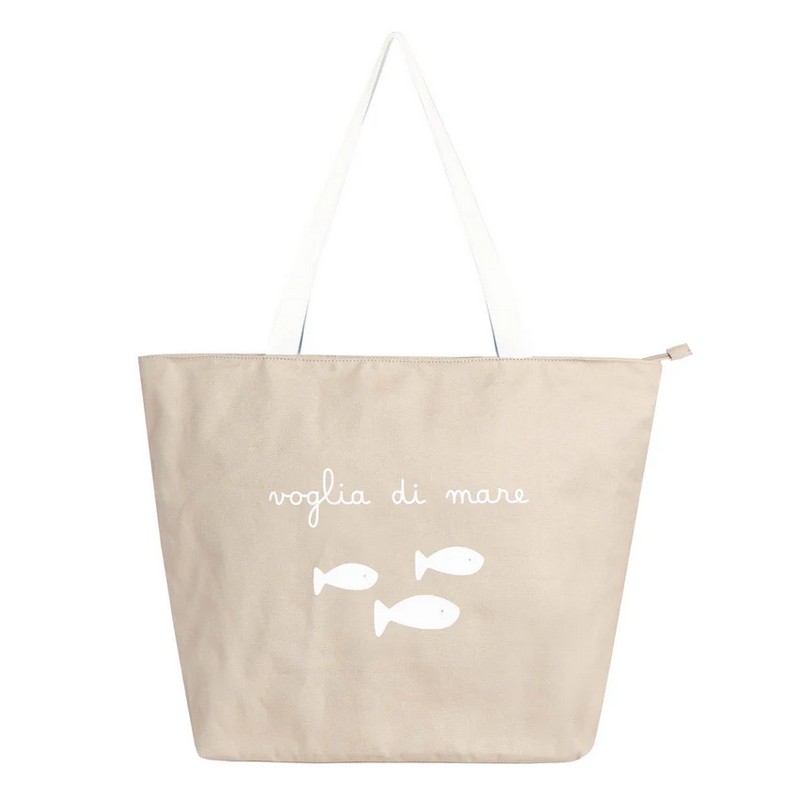 Borsa estiva in cotone color sabbia con manici bianchi decorata con pesci e scritta “Voglia di mare”
