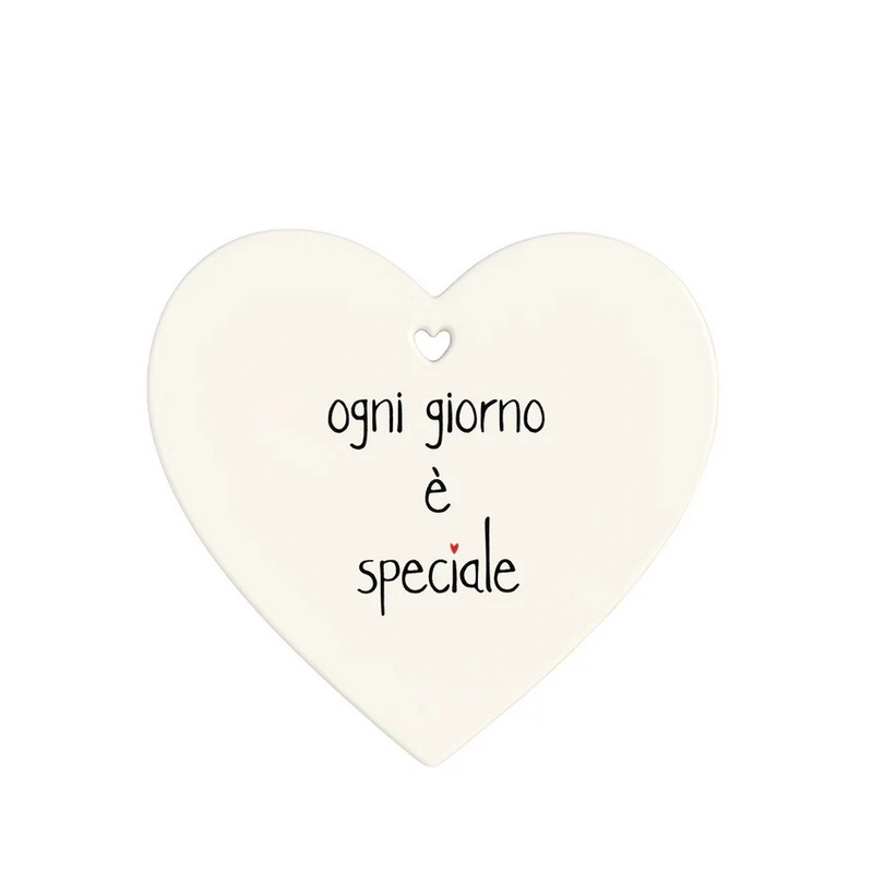 Sottopentola in gres a forma di cuore decorato con scritta “Ogni giorno è speciale”