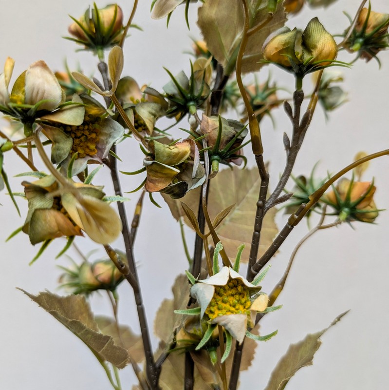 Ramo di fiori artificiali di alkekengi color giallo antico