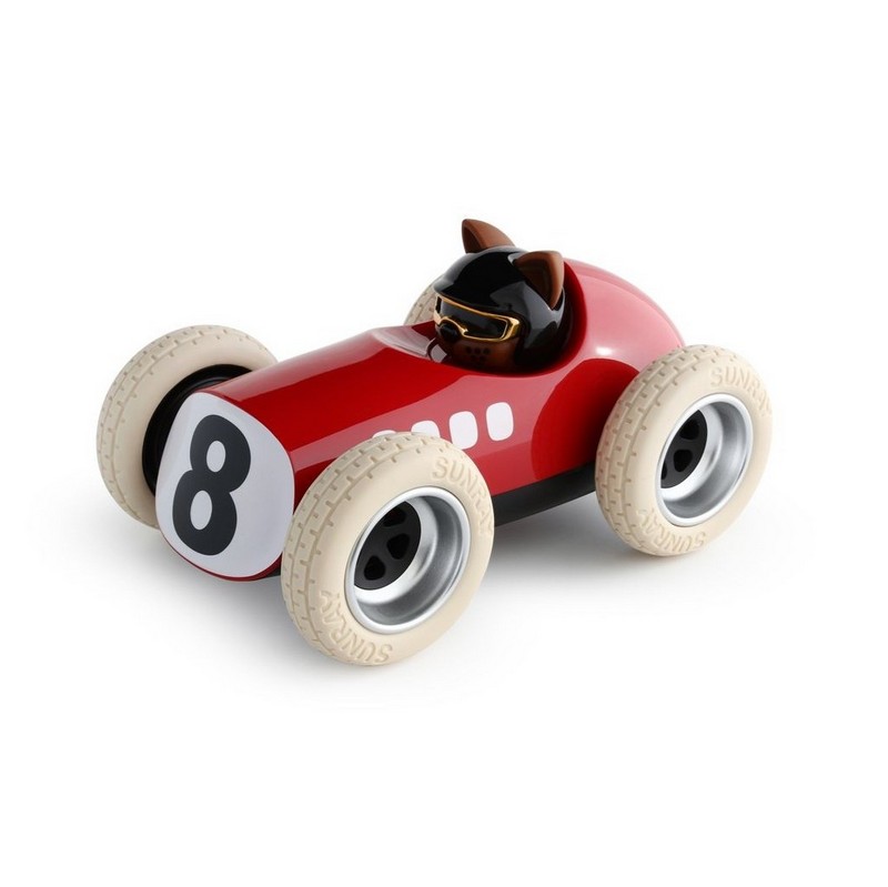 Auto rossa Midi Egg Hardy con un gatto come pilota