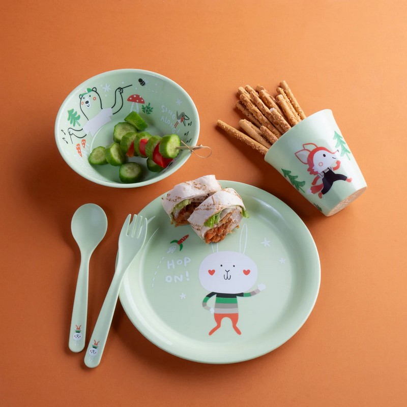 Set pappa verde con animali del bosco in bioplastica riciclabile, utilizzabile in lavastoviglie