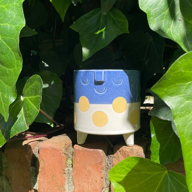 Vaso bianco e blu a pois gialli con faccia felice in ceramica