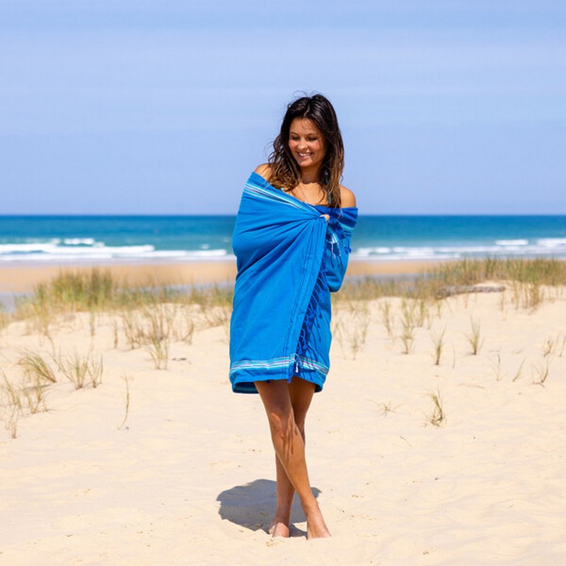 Telo mare in cotone kikoy del Kenya blu, utilizzabile anche come asciugamano e sarong 