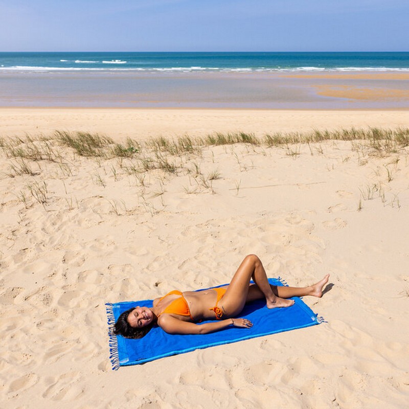 Telo mare in cotone kikoy del Kenya blu, utilizzabile anche come asciugamano e sarong 