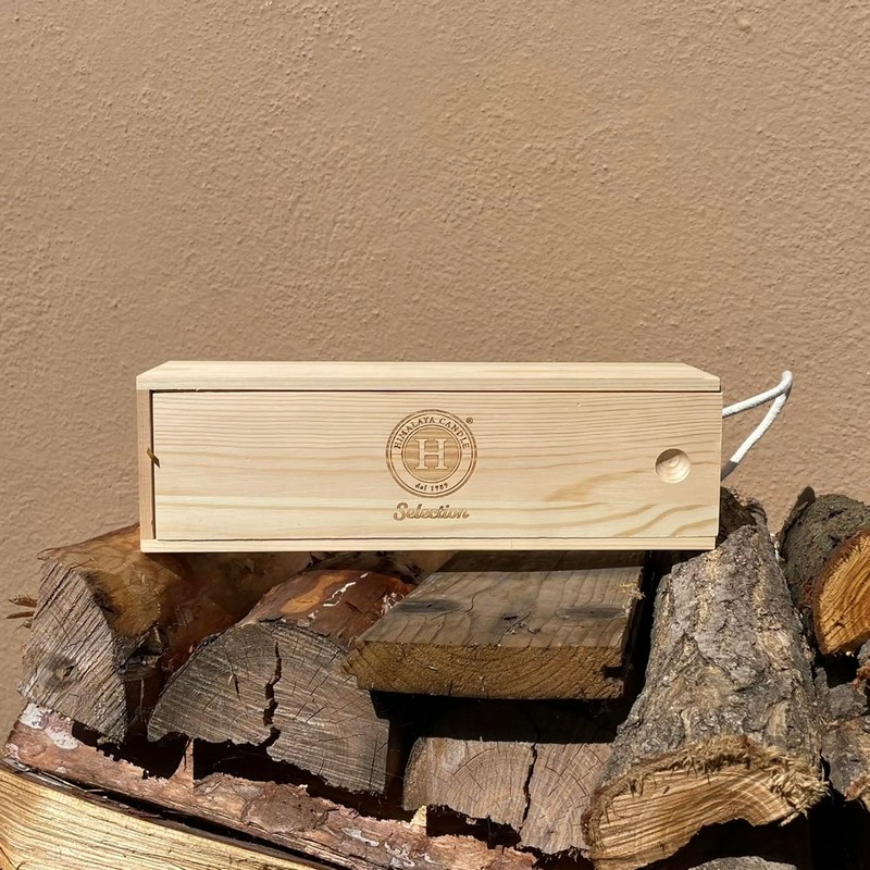 Set 4 candele profumate a tema whisky in cera di soia contenute in cofanetto di legno
