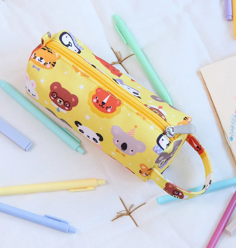 Astuccio per bambini giallo decorato con animali