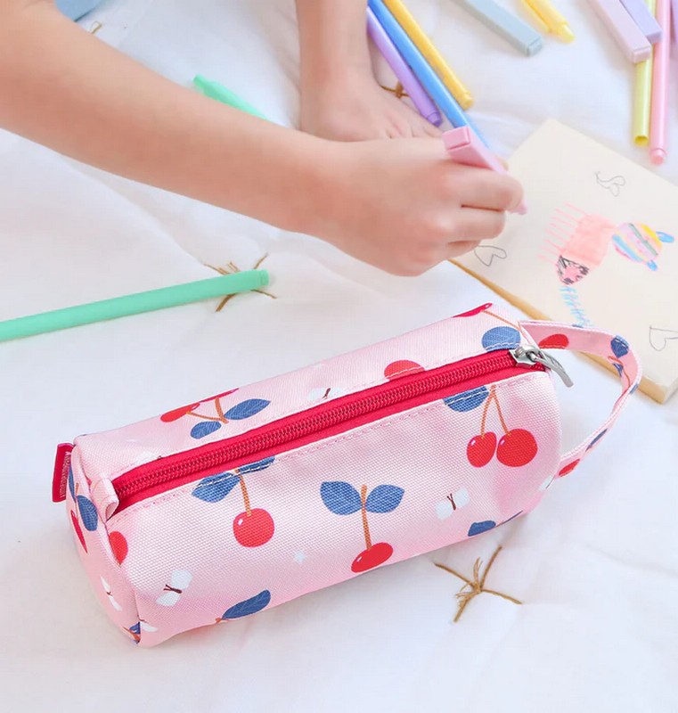 Astuccio per bambini rosa decorato con ciliegie