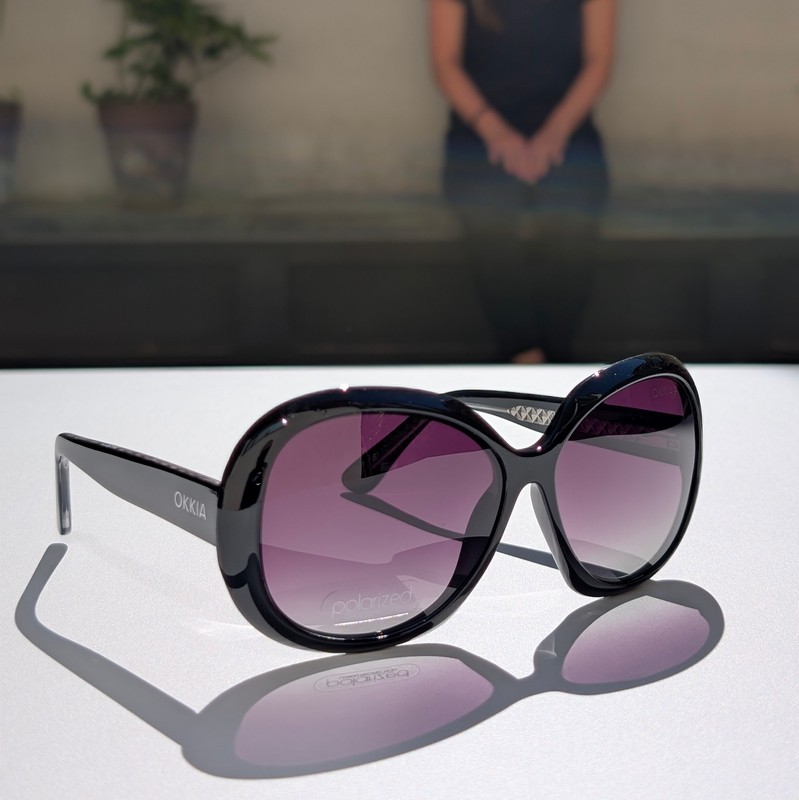 Occhiale da sole polarizzato butterfly nero con inserti metallici
