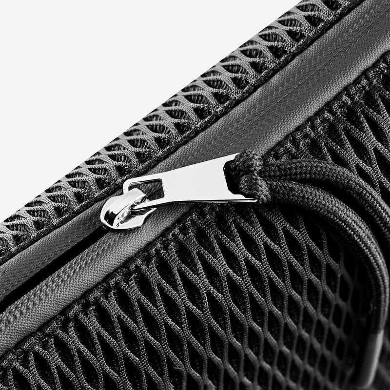 Borsa a tracolla ultraleggera in tessuto mesh nero