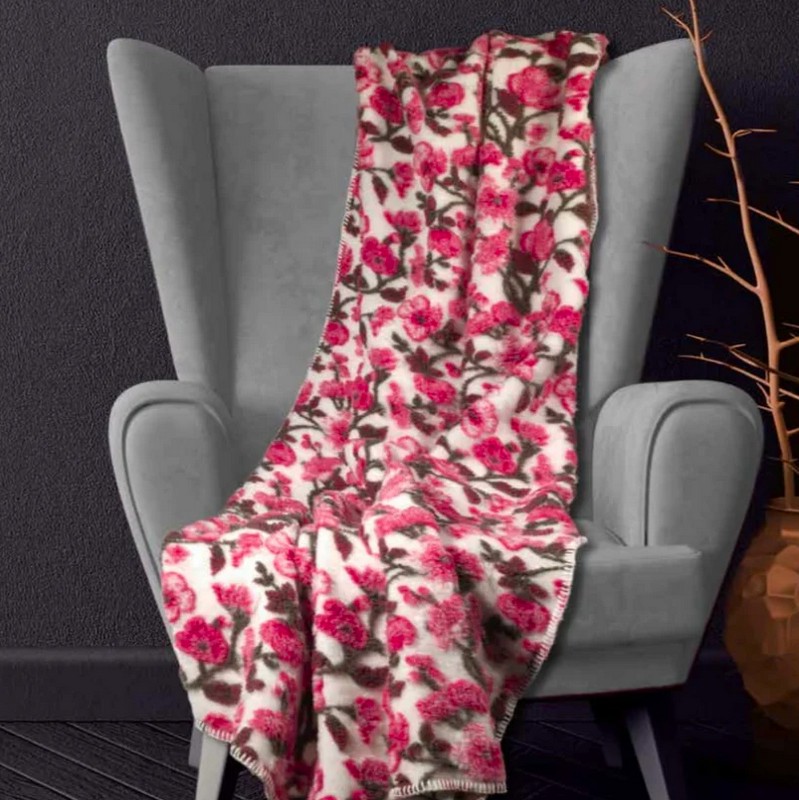 Coperta in lana cotta 150 x 200 cm con decoro di fiori di camelia su fondo bianco, fatta in Italia con lana italiana ecosostenibile
