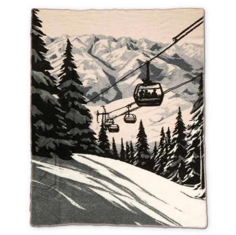 Coperta in lana cotta 150 x 200 cm decorata con funivia in paesaggio montano innevato, fatta in Italia con lana italiana ecosostenibile