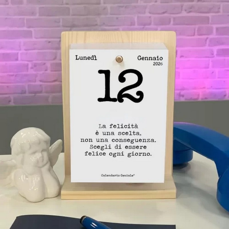 Calendario geniale 2026 con supporto in legno di abete, il calendario giornaliero con una frase motivazionale al giorno e tanti bonus digitali