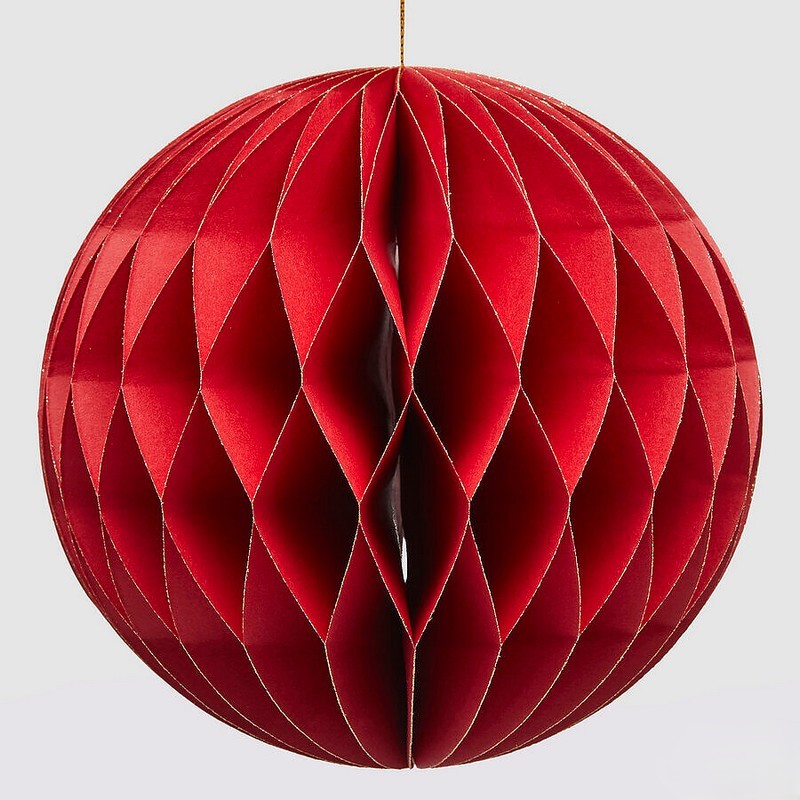Pallina di Natale origami rossa con dettagli oro in carta, richiudibile e salvaspazio, una decorazione originale ideale per arricchire i tuoi addobbi per albero di Natale