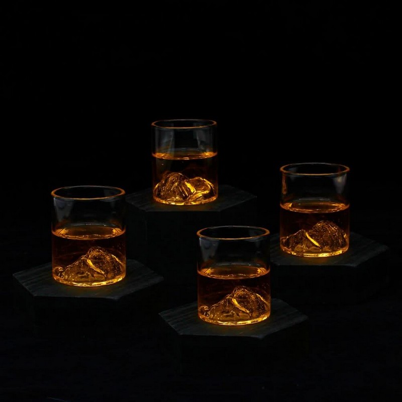 Set 4 bicchierini da liquore in vetro con montagna all'interno
