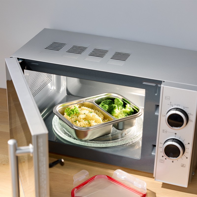 Contenitore in acciaio inox con coperchio ermetico e 2 scomparti da 450 e 280 ml, adatto all'utilizzo in microonde (senza coperchio)