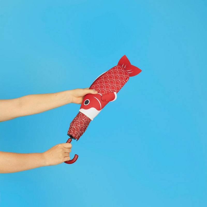 Ombrello pieghevole con decoro a squame in astuccio a forma di carpa koi rossa