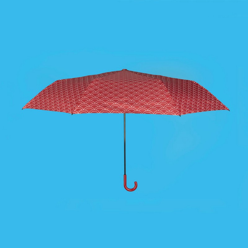 Ombrello pieghevole con decoro a squame in astuccio a forma di carpa koi rossa
