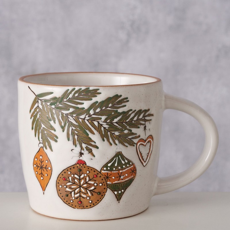 Tazza mug in gres decorata con palline di Natale su ramo di pino, dipinta a mano, una perfetta idea regalo di Natale