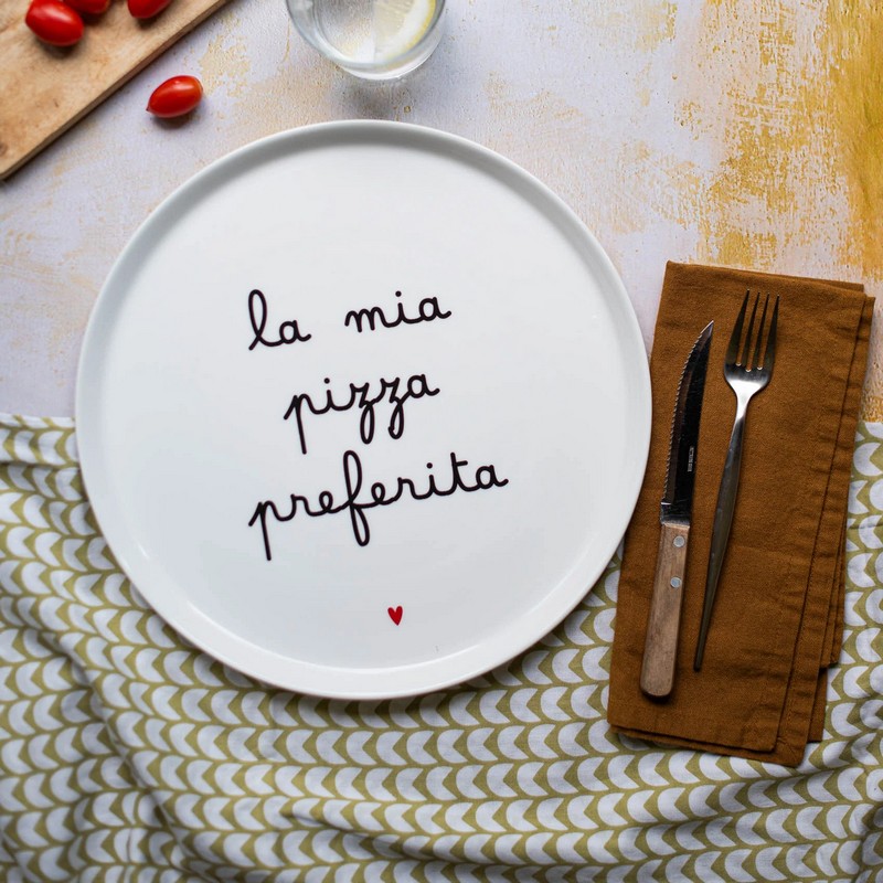 Piatto per pizza bianco rotondo in gres decorato con scritta “La mia pizza preferita”, diametro 31.5 cm
