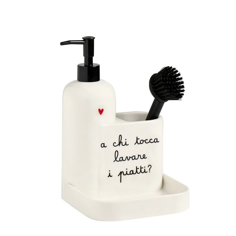 Dispenser sapone da cucina con scomparti e spazzola inclusa, decorato con scritta “A chi tocca lavare i piatti?” e cuore