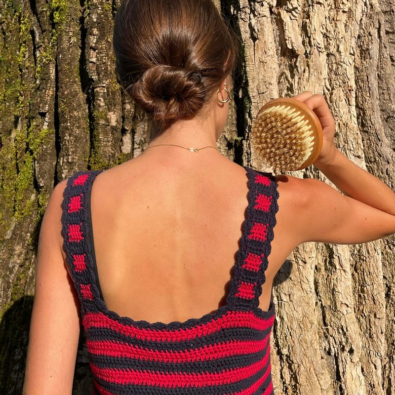 Spazzola per corpo in fibre naturali e legno con pomello