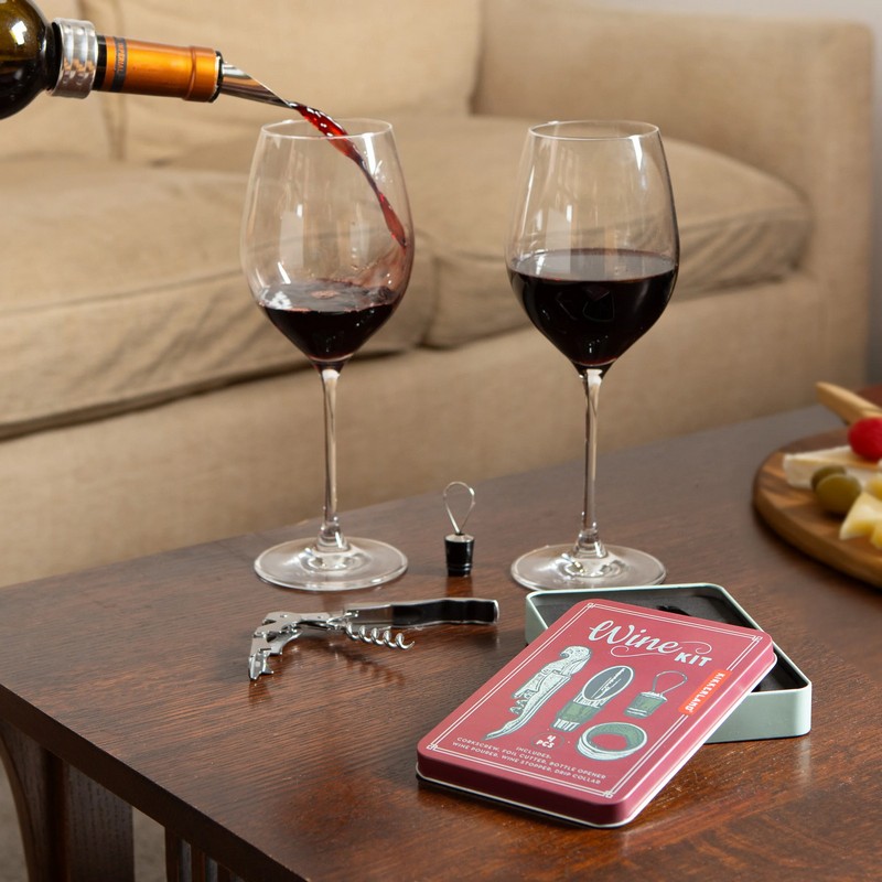 Set 4 accessori da vino in scatola di latta contenente cavatappi, versatore, tappo e salvagoccia