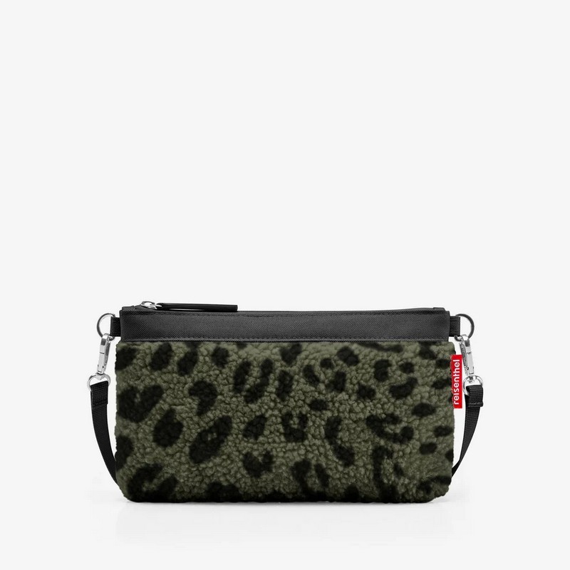 Pochette a tracolla leopardata verde in tessuto bouclé