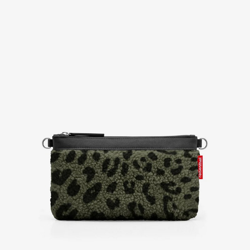 Pochette a tracolla leopardata verde in tessuto bouclé
