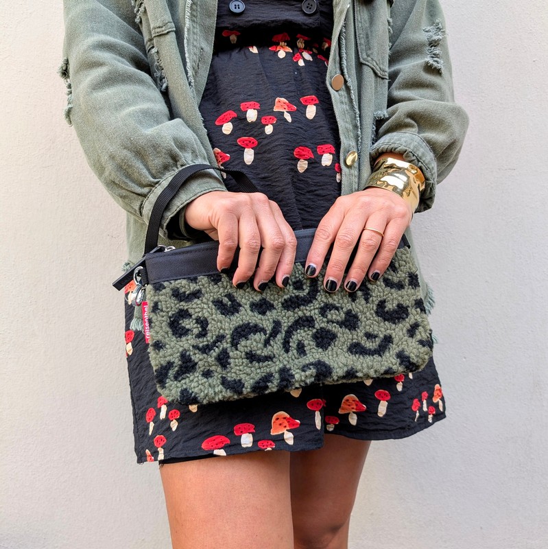 Pochette a tracolla leopardata verde in tessuto bouclé - una perfetta idea regalo donna, mamma o amica