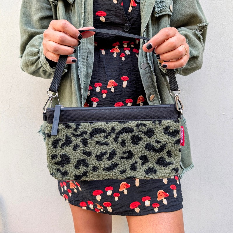 Pochette a tracolla leopardata verde in tessuto bouclé - una perfetta idea regalo donna, mamma o amica