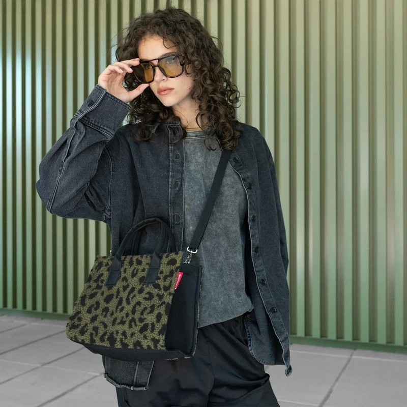 Borsa shopper XS leopardata verde in tessuto bouclé